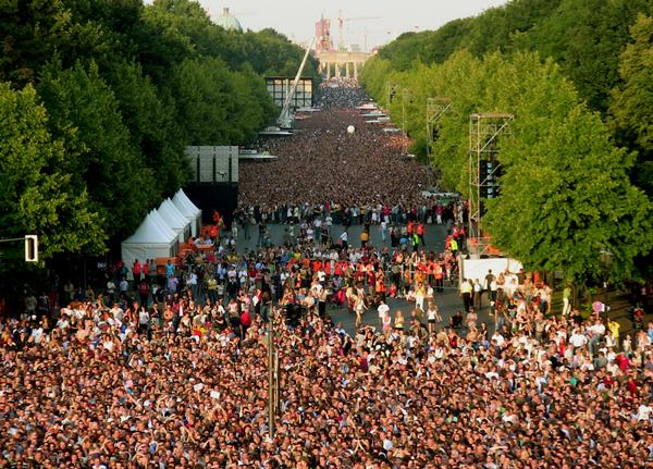obama-crowd-in-berlin.jpg